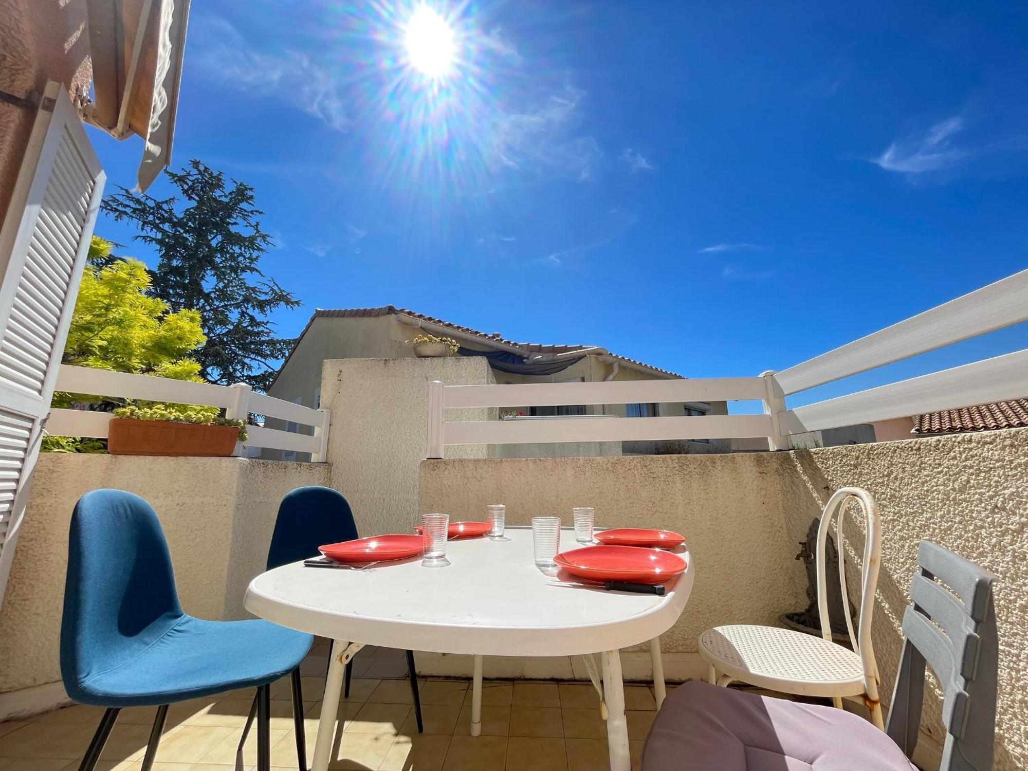 2 Pieces A 500m Avec Terrasse Et Parking A - Fr-1-338-404